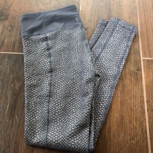 Grey under armour reptile leggings